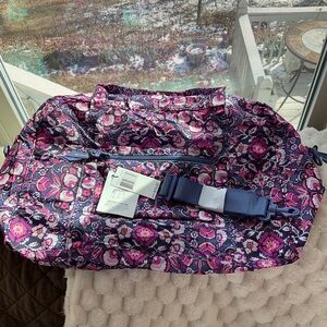 NWT  Vera Bradley Floral Women's Travel Bag in Pink and Purple
